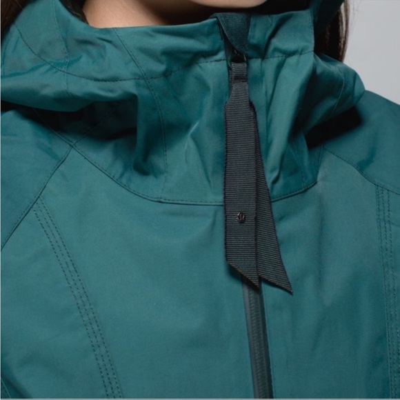 Lululemon Right as Rain Jacket.  Green.  Size 4 - Picture 5 of 15
